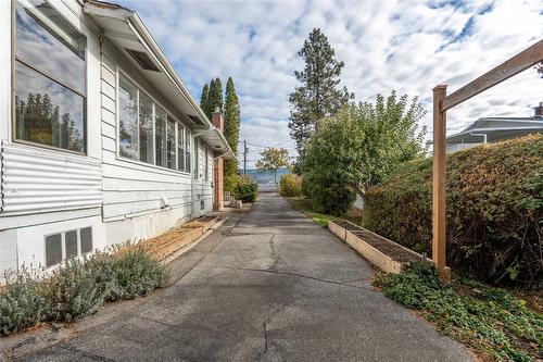 610 Vedette Drive, Penticton, BC - Outdoor