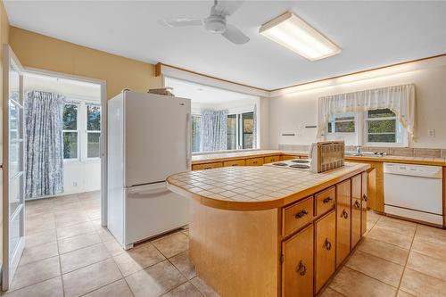 610 Vedette Drive, Penticton, BC - Indoor Photo Showing Kitchen