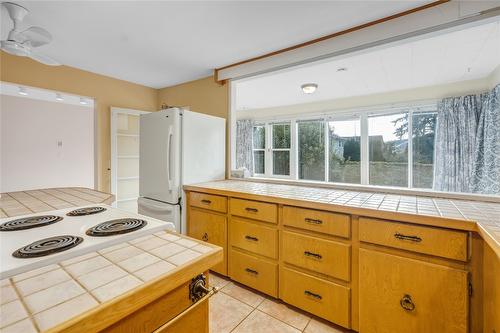 610 Vedette Drive, Penticton, BC - Indoor Photo Showing Kitchen