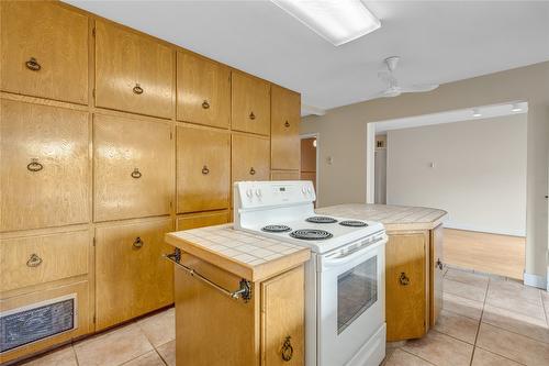 610 Vedette Drive, Penticton, BC - Indoor Photo Showing Kitchen