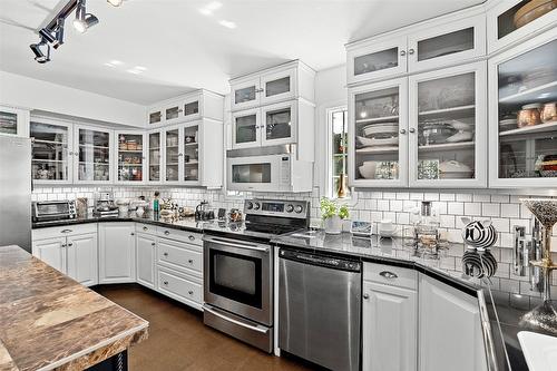 8765 Forsberg Road, Vernon, BC - Indoor Photo Showing Kitchen With Upgraded Kitchen