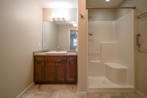 205-3010 35 Street, Vernon, BC - Indoor Photo Showing Bathroom