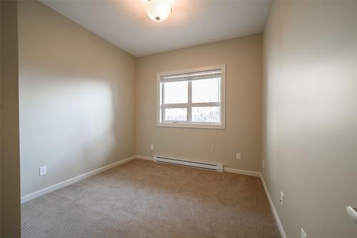 205-3010 35 Street, Vernon, BC - Indoor Photo Showing Other Room