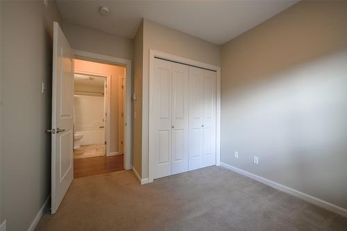 205-3010 35 Street, Vernon, BC - Indoor Photo Showing Other Room