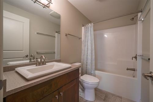 205-3010 35 Street, Vernon, BC - Indoor Photo Showing Bathroom