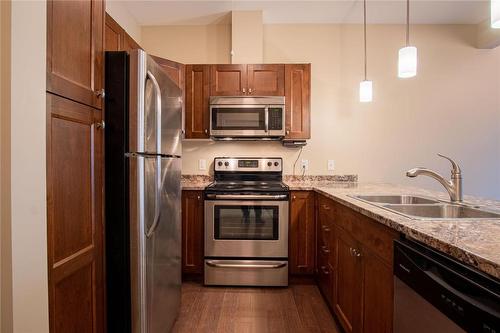 205-3010 35 Street, Vernon, BC - Indoor Photo Showing Kitchen With Double Sink