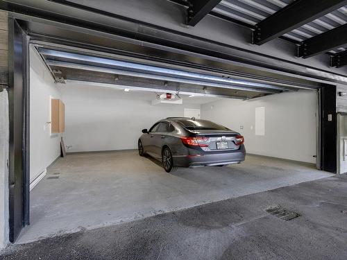 Garage - 366 Rue De Belledonne, Blainville, QC 