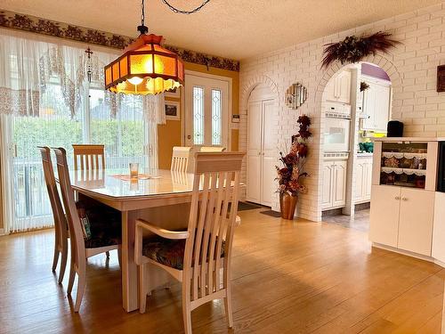 Salle Ã  manger - 1052 Ch. De La Rivière, Val-David, QC - Indoor Photo Showing Dining Room