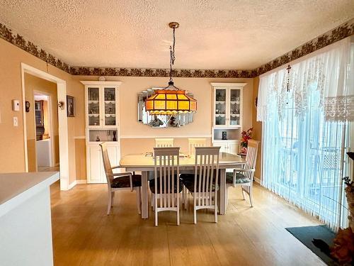 Dining room - 1052 Ch. De La Rivière, Val-David, QC - Indoor Photo Showing Dining Room