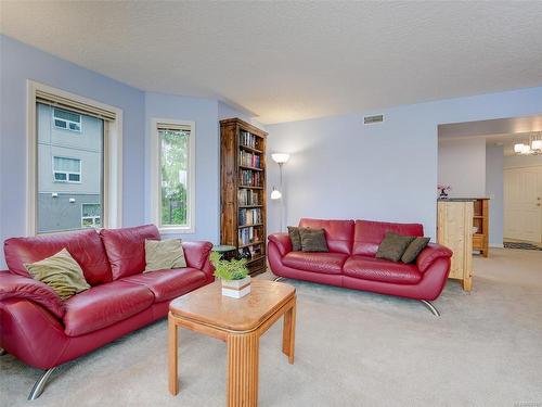 301-3157 Tillicum Rd, Saanich, BC - Indoor Photo Showing Living Room