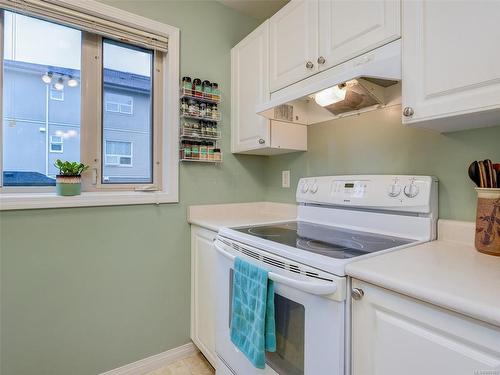 301-3157 Tillicum Rd, Saanich, BC - Indoor Photo Showing Kitchen