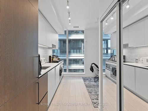 2906-55 Mercer St, Toronto, ON - Indoor Photo Showing Kitchen With Upgraded Kitchen