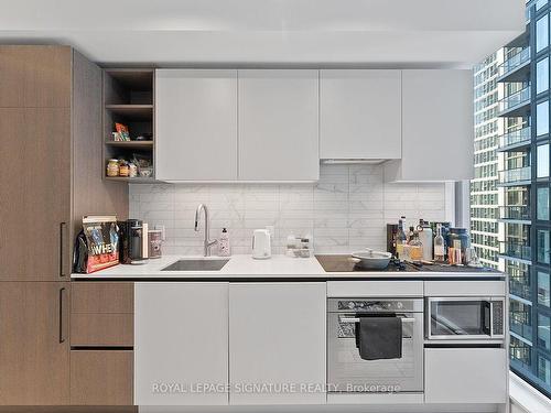 2906-55 Mercer St, Toronto, ON - Indoor Photo Showing Kitchen With Upgraded Kitchen