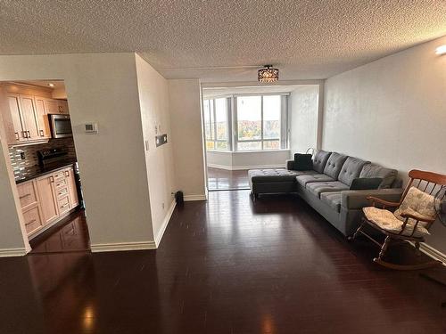 908-11753 Sheppard Ave, Toronto, ON - Indoor Photo Showing Living Room