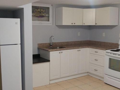 Main-352 Garden Crt, Oshawa, ON - Indoor Photo Showing Kitchen