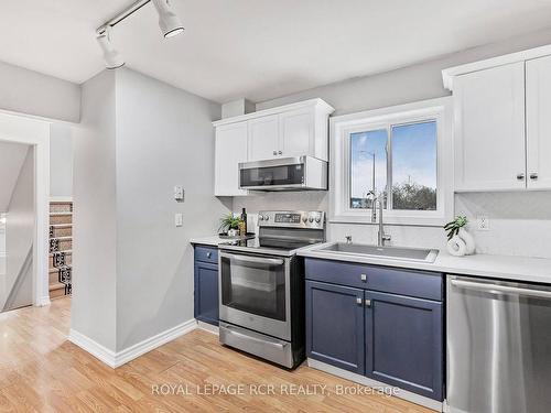 4 Downey Dr, Caledon, ON - Indoor Photo Showing Kitchen