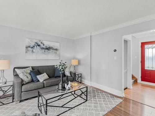 4 Downey Dr, Caledon, ON - Indoor Photo Showing Living Room