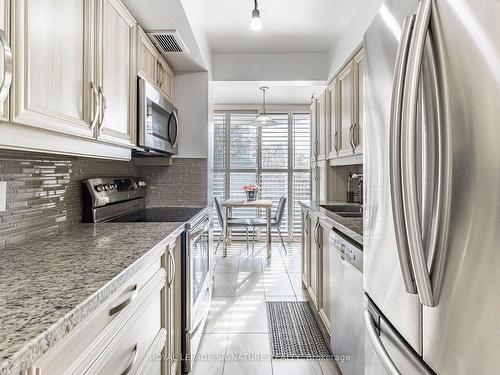 316-1333 Bloor St, Mississauga, ON - Indoor Photo Showing Kitchen With Double Sink With Upgraded Kitchen