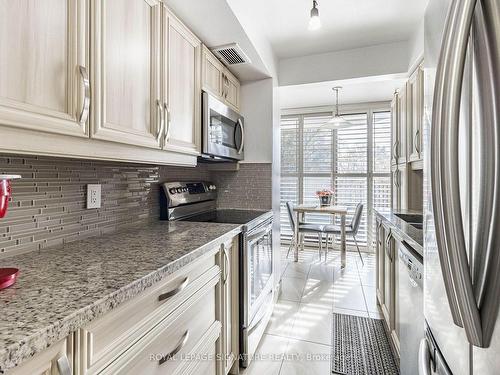 316-1333 Bloor St, Mississauga, ON - Indoor Photo Showing Kitchen With Upgraded Kitchen