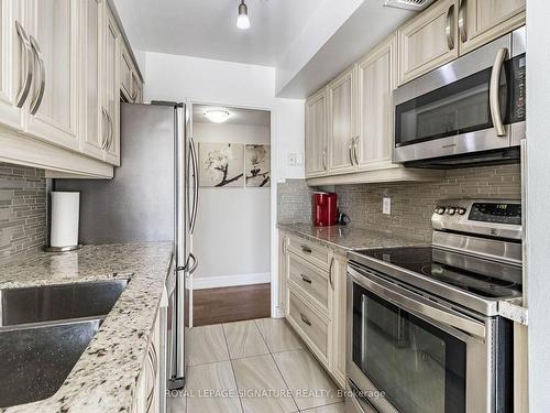 316-1333 Bloor St, Mississauga, ON - Indoor Photo Showing Kitchen With Upgraded Kitchen