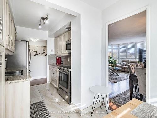 316-1333 Bloor St, Mississauga, ON - Indoor Photo Showing Kitchen With Double Sink