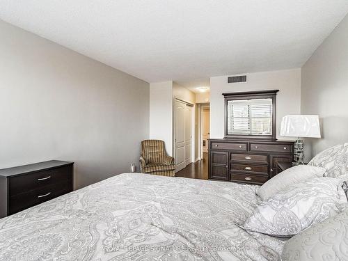 316-1333 Bloor St, Mississauga, ON - Indoor Photo Showing Bedroom