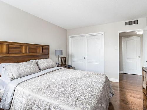 316-1333 Bloor St, Mississauga, ON - Indoor Photo Showing Bedroom