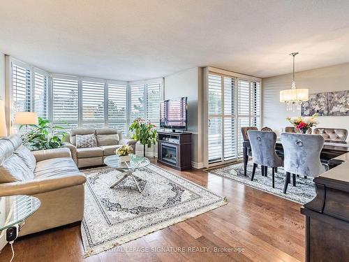 316-1333 Bloor St, Mississauga, ON - Indoor Photo Showing Living Room