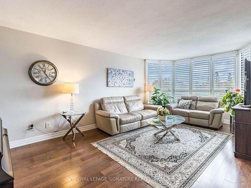 316-1333 Bloor St, Mississauga, ON - Indoor Photo Showing Living Room