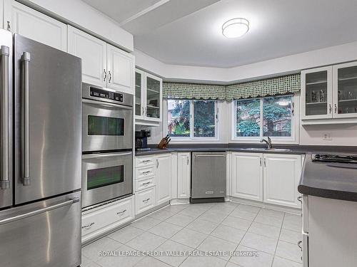 1460 Bancroft Dr, Mississauga, ON - Indoor Photo Showing Kitchen