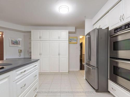 1460 Bancroft Dr, Mississauga, ON - Indoor Photo Showing Kitchen