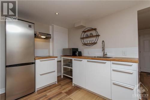 1952 Olympia Crescent, Ottawa, ON - Indoor Photo Showing Kitchen