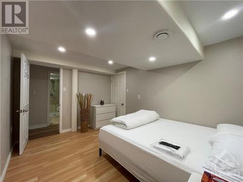 1952 Olympia Crescent, Ottawa, ON - Indoor Photo Showing Bedroom