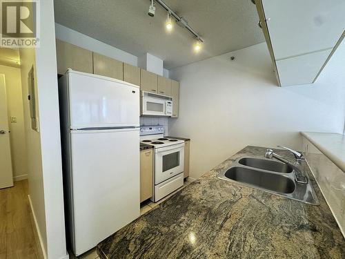 1601 1367 Alberni Street, Vancouver, BC - Indoor Photo Showing Kitchen With Double Sink