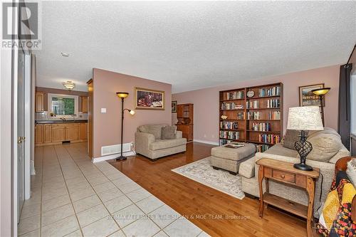 506 David Manchester Road, Ottawa, ON - Indoor Photo Showing Living Room