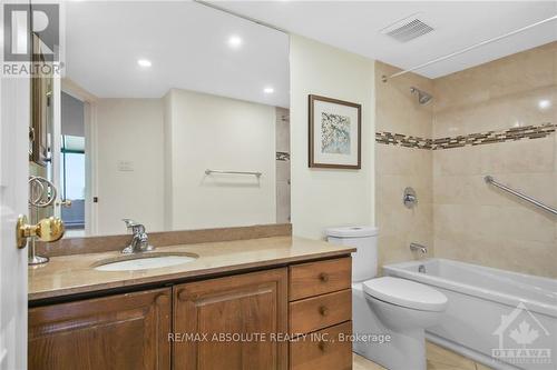 702 - 2019 Carling Avenue, Ottawa, ON - Indoor Photo Showing Bathroom