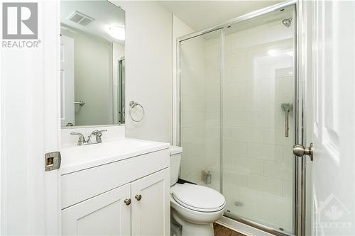 358 Booth Street Unit#3, Ottawa, ON - Indoor Photo Showing Bathroom