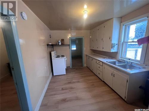 208 T Avenue N, Saskatoon, SK - Indoor Photo Showing Kitchen With Double Sink