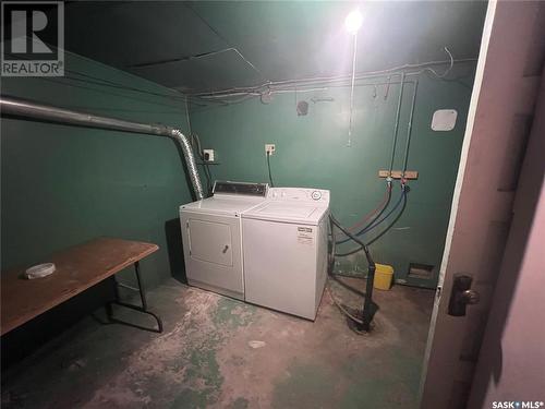 208 T Avenue N, Saskatoon, SK - Indoor Photo Showing Laundry Room