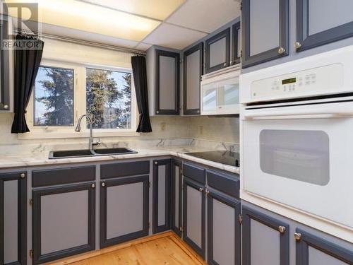 103 Rainbow Road, Whitehorse, YT - Indoor Photo Showing Kitchen With Double Sink