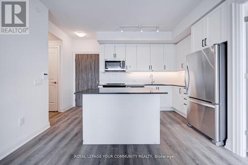 704 - 10 Gatineau Drive, Vaughan, ON - Indoor Photo Showing Kitchen With Upgraded Kitchen