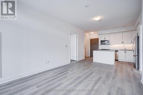 704 - 10 Gatineau Drive, Vaughan, ON - Indoor Photo Showing Kitchen