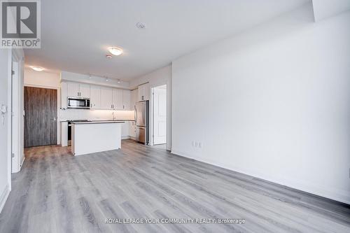 704 - 10 Gatineau Drive, Vaughan, ON - Indoor Photo Showing Kitchen