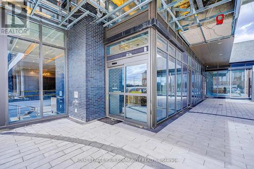 704 - 10 Gatineau Drive, Vaughan, ON - Outdoor