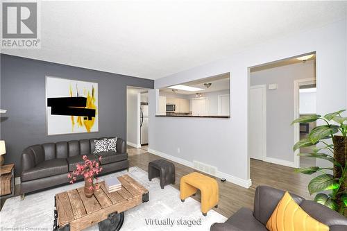 3281 Addison Avenue, Niagara Falls, ON - Indoor Photo Showing Living Room