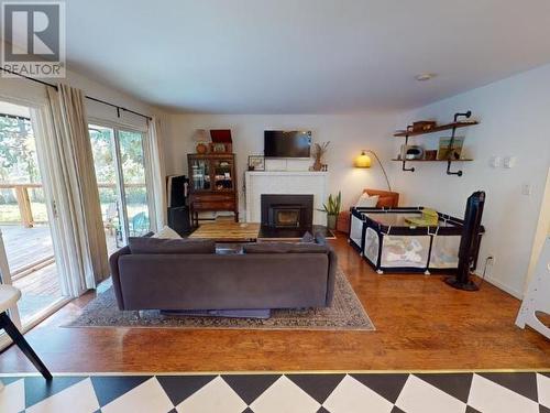 9259 Gela Road, Powell River, BC - Indoor Photo Showing Living Room With Fireplace