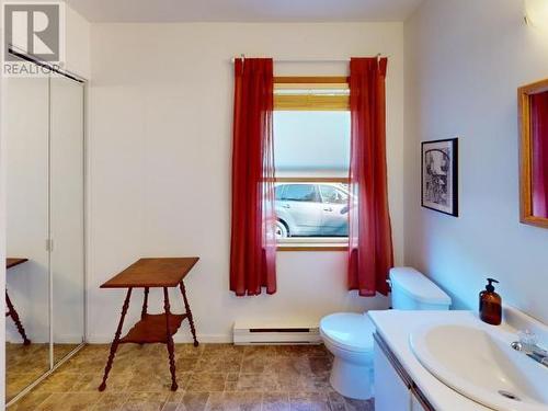 9259 Gela Road, Powell River, BC - Indoor Photo Showing Bathroom