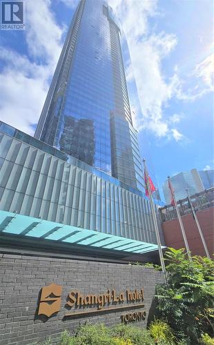 4902 - 180 University Avenue, Toronto (Bay Street Corridor), ON - Outdoor