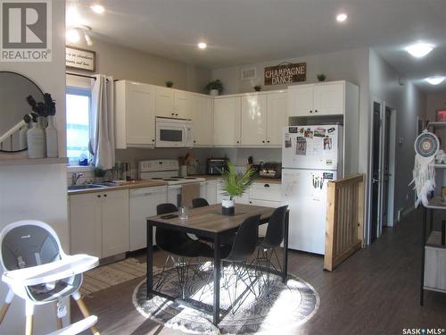 528 J Avenue N, Saskatoon, SK - Indoor Photo Showing Kitchen With Double Sink