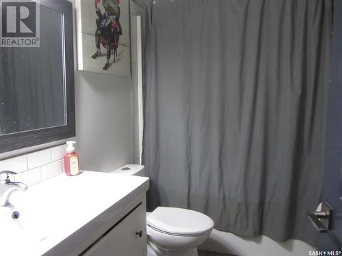 528 J Avenue N, Saskatoon, SK - Indoor Photo Showing Bathroom